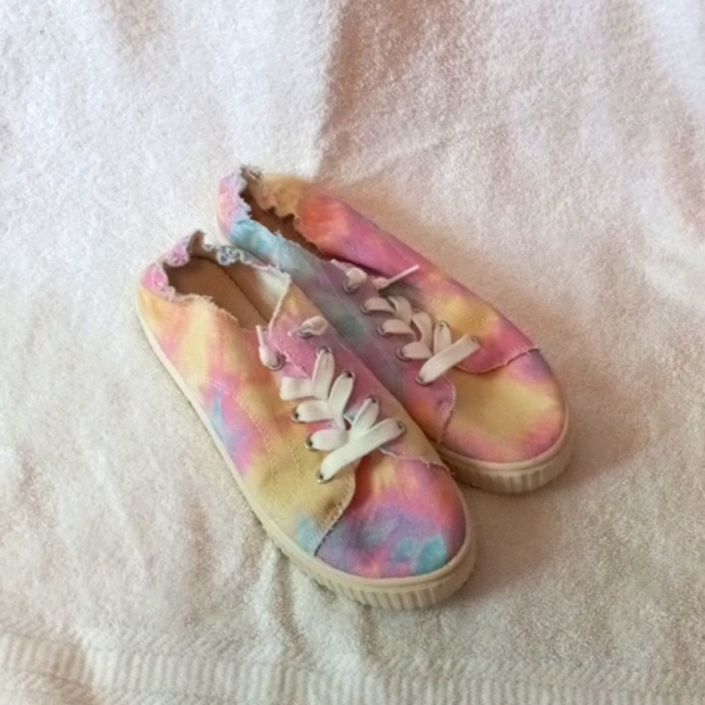 Madden Girl tie dye sneakers size 7.5